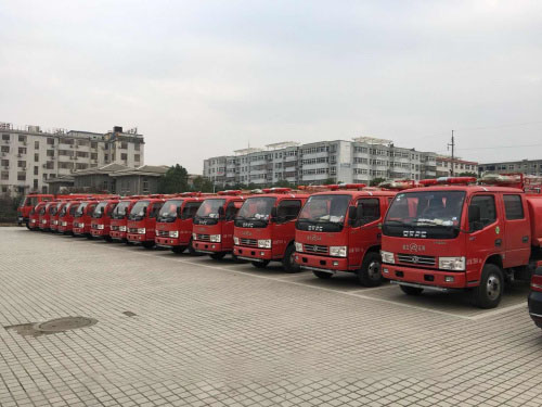 信阳公安局在我公司批量采购的15辆东风消防车顺利交付