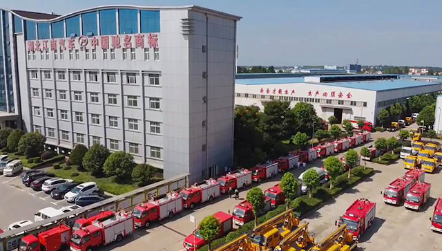 20台东风2.5吨消防车直赴中原之央郑州