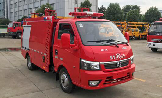 最小的消防车——国六东风途逸蓝牌水罐消防车