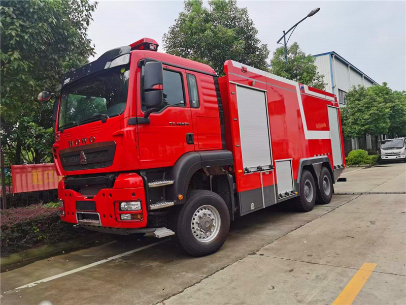森林应急消防之王——重汽6驱全驱越野泡沫消防车上市