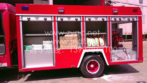 东风多利卡3.5吨水罐消防车器材箱