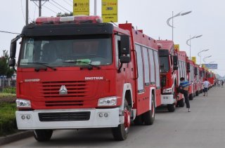 湖北江南30辆豪沃消防车出口尼日利亚