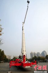 河北消防配中国最高101米曲臂式消防车