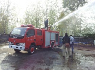北京某消防站来江南购置一台东风福瑞卡水罐消防车