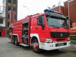 山西朔州发电厂定购一台HOWO干粉泡沫连用消防车