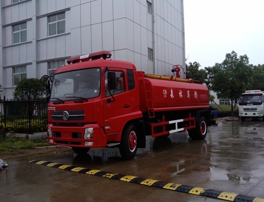 东风天锦消防洒水车（10吨）