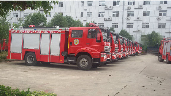发往菲律宾的首批30辆消防车整装待发