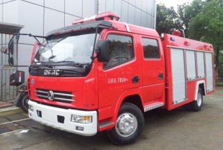 山东国环产业在我厂订购东风多利卡3.5吨水罐消防车