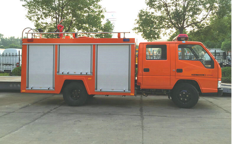 橙色版江铃水罐消防车