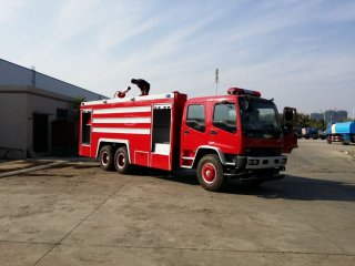 客户厂区现场验收五十铃12吨水罐消防车