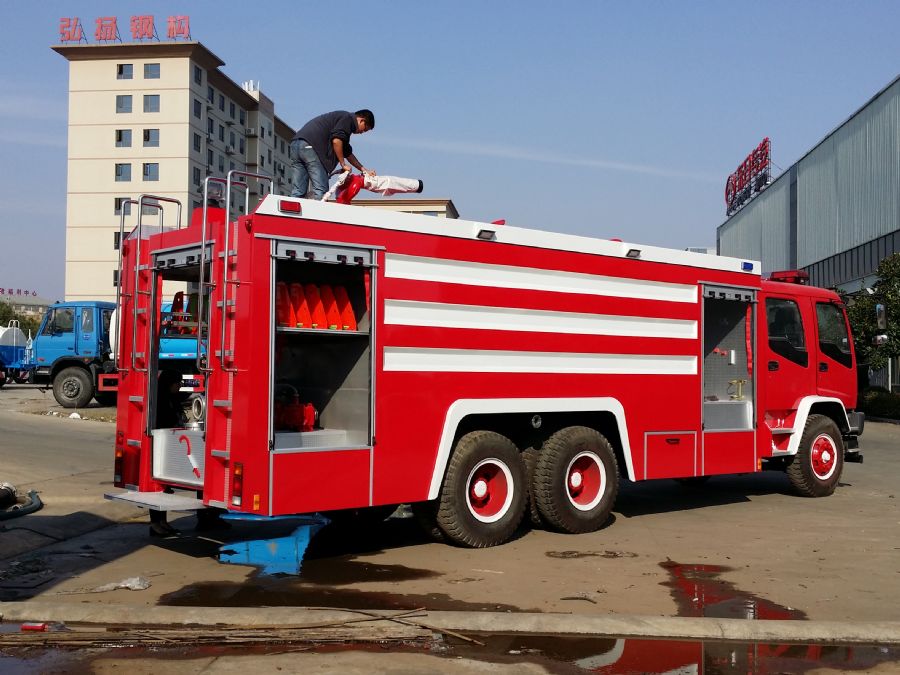 五十铃12吨水罐消防车