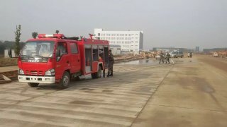 五十铃3.5吨水罐消防车顺利交付武汉某工业区