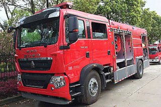 豪沃干粉泡沫联用消防车发往上海消防检测中心检测