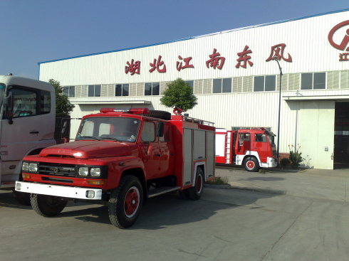 东风140水罐--泡沫消防车（3.5吨）