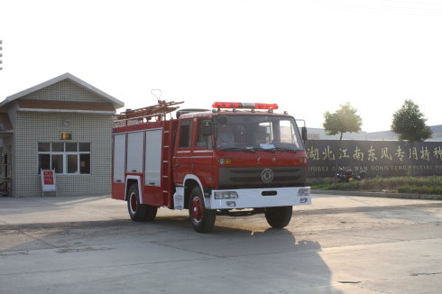 东风145水罐--泡沫消防车（5吨）