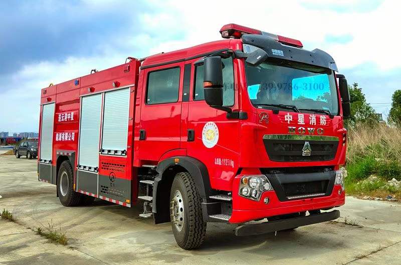 连云港中星能源在我公司订购7吨干粉泡沫联用消防车整装待发