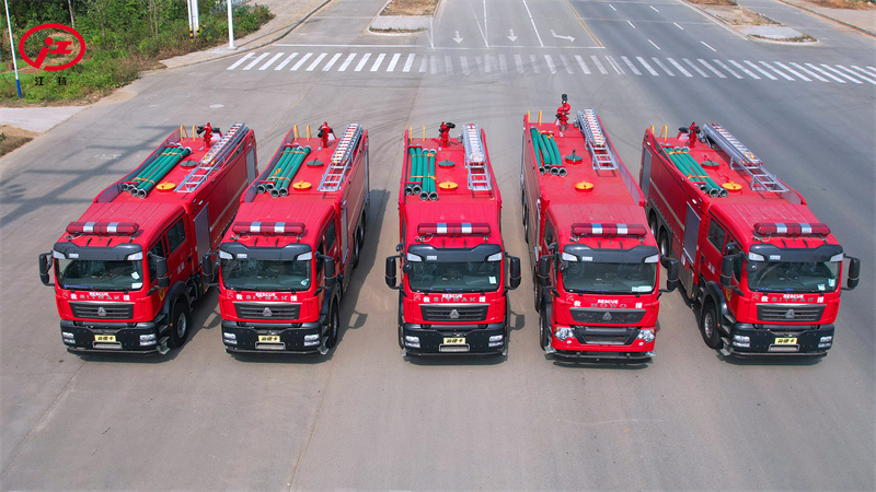 湖南某消防支队批量采购5台重汽汕德卡13吨消防车发车