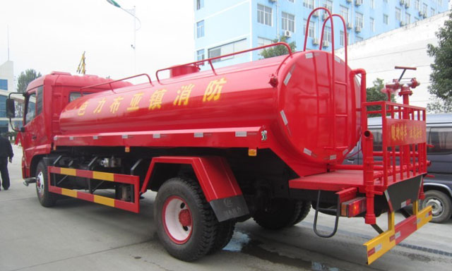 东风天锦消防洒水车（10吨）