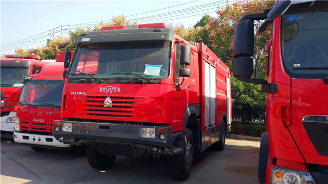 重汽HOWO7吨全驱森林消防车介绍