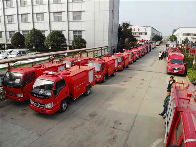 6台福田简易消防车和2台东风小多利卡2.5吨消防车发往云南昆明