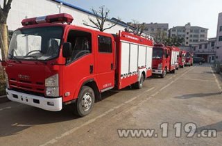 浙江新昌为5个乡镇采购5辆五十铃5吨水罐消防车