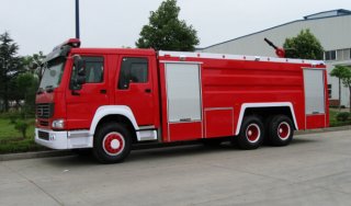 适合电厂、化工厂、矿厂使用的16吨泡沫消防车——豪沃16吨泡沫消防车