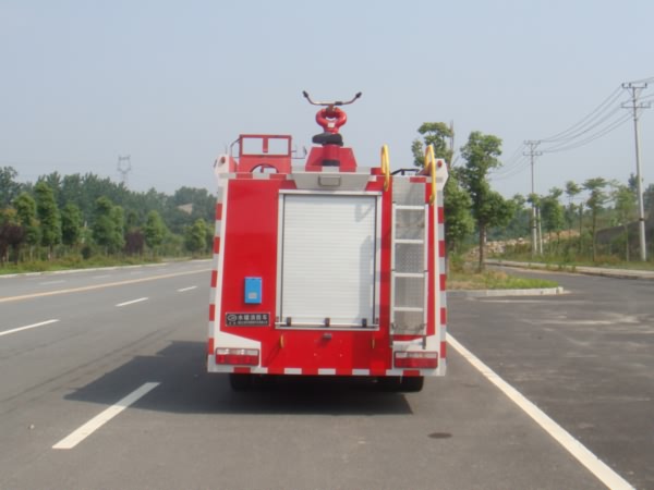 国五东风多利卡水罐消防车尾部图片